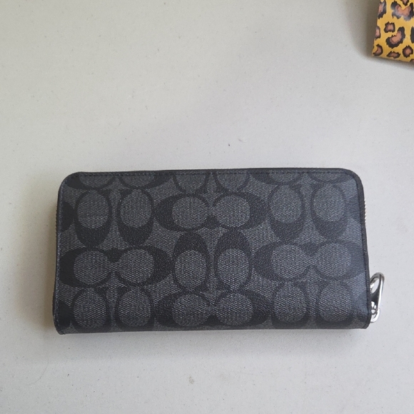 Coach Black and Gray Signature Wallet - Picture 8 of 8